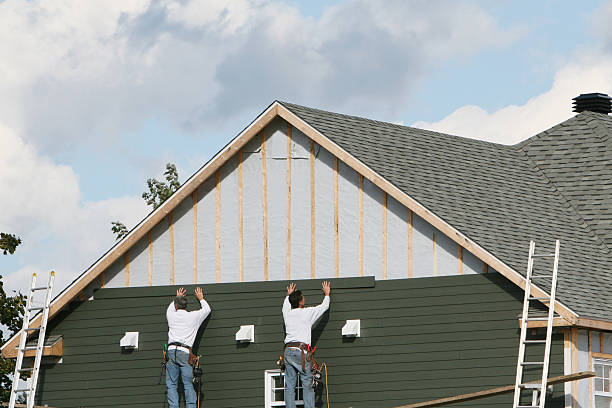 Professional Siding Installation technician working in Rochelle, GA